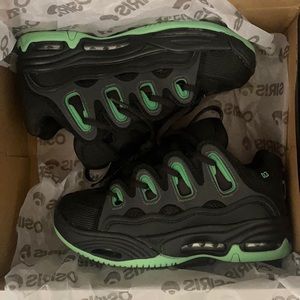 brand new glow in the dark osiris D3 2001 with box size 5M/7W